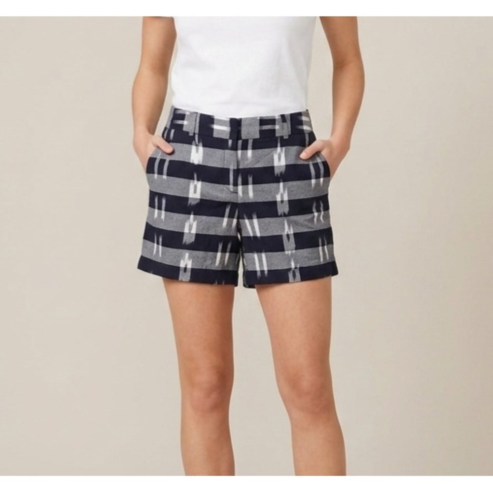 Ann Taylor LOFT Shorts Size 4 Navy Blue White Ikat Plaid Cotton Casual